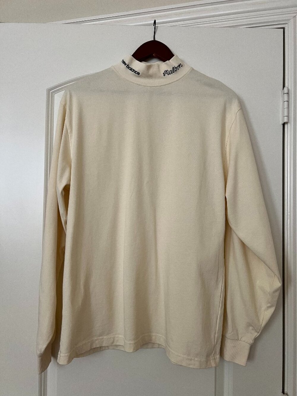 New Balance Mock Neck Long Sleeve Tee | Oversized | Small